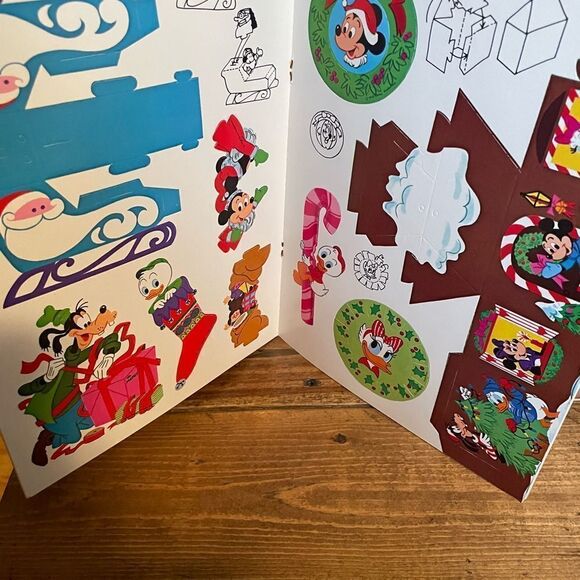 1979 Walt Disney Decorate A Christmas Tree Book - Picture 4 of 9